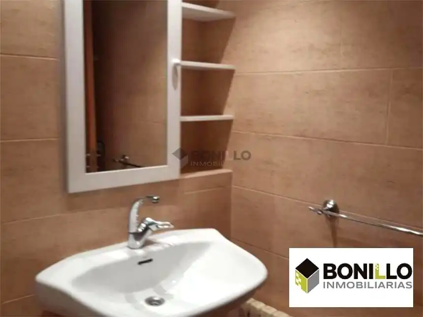 Badezimmer von Wohnung zur Miete in Teruel mit Heizung, Terrasse und Abstellraum