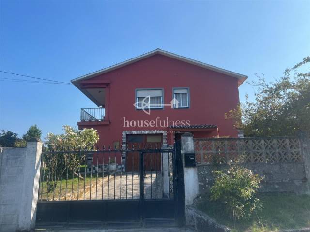 Casa-chalet en Venta en Ares