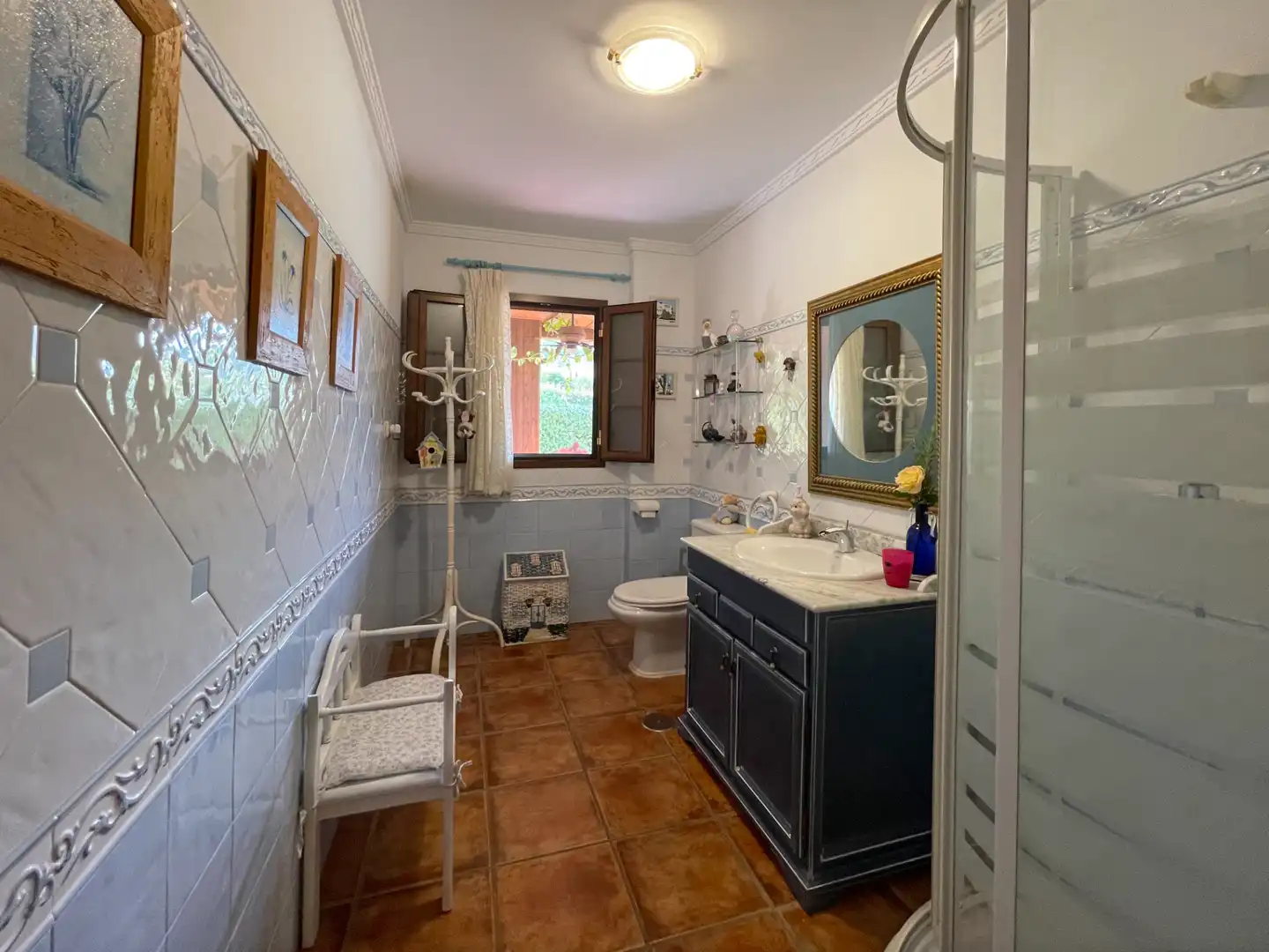 Bany de Casa o xalet en venda en Alhaurín de la Torre amb Aire condicionat, Calefacció i Jardí privat