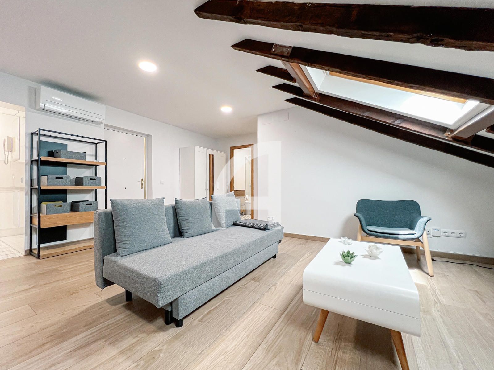 Living room of Flat to rent in  Madrid Capital  with Air Conditioner, Heating and Furnished