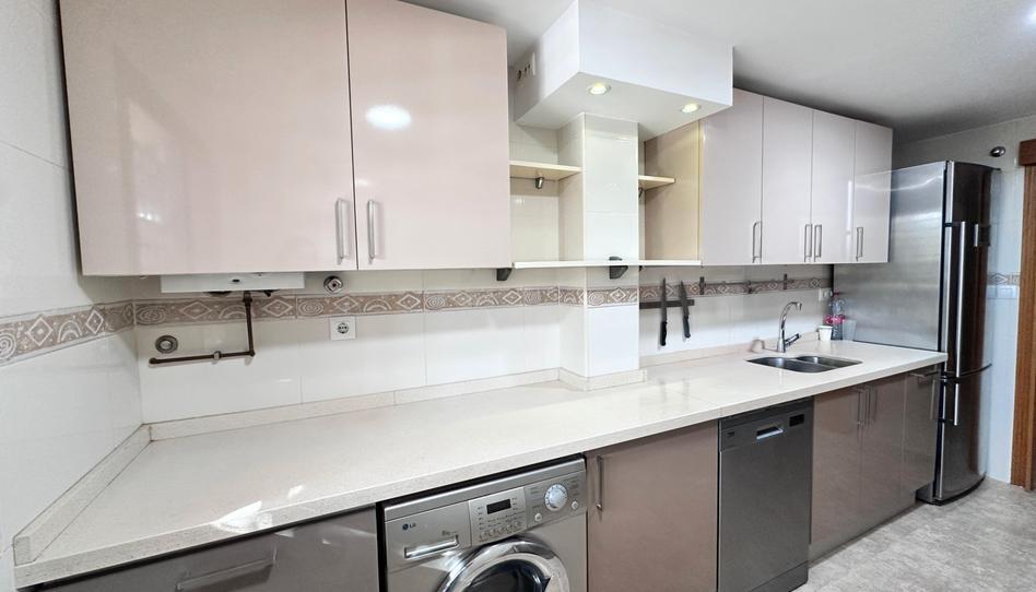 Foto 1 de Piso en venta en Calle Giordano Bruno, El Pinillo, Málaga