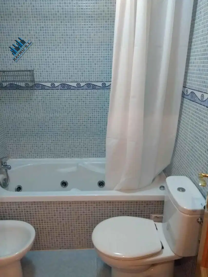 Bany de Edifici en venda en Velilla de San Antonio