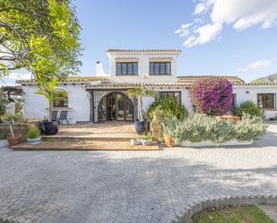 Vista exterior de Casa o xalet en venda en Benalmádena amb Aire condicionat, Calefacció i Jardí privat