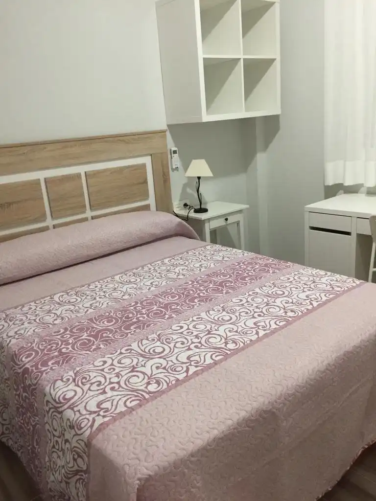 Schlafzimmer von Wohnung zur Miete in Granada mit Möbliert