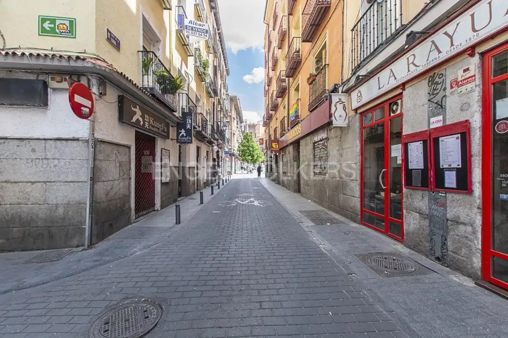 Außenansicht von Wohnung zur Miete in Madrid mit Klimaanlage, Heizung und Möbliert