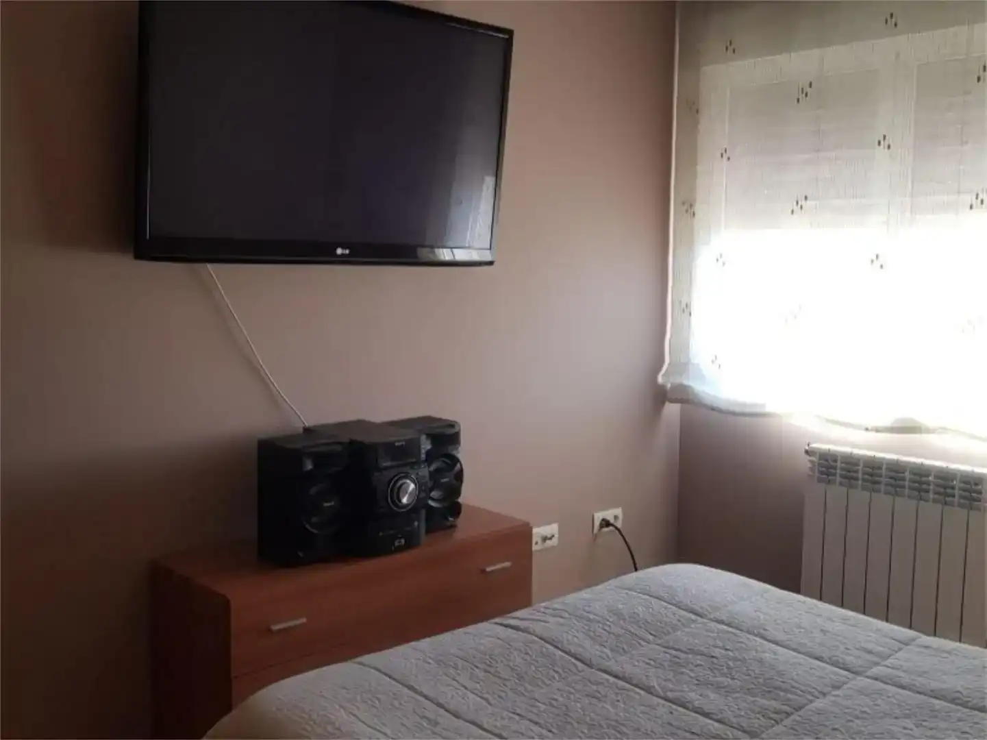 Dormitori de Casa adosada en venda en Cabañas Raras amb Jardí privat, Parquet i Moblat