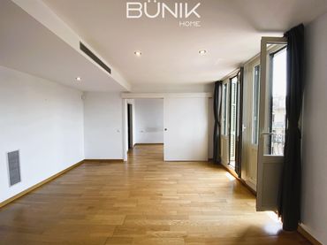 Apartament amb balcó en venda a Aribau