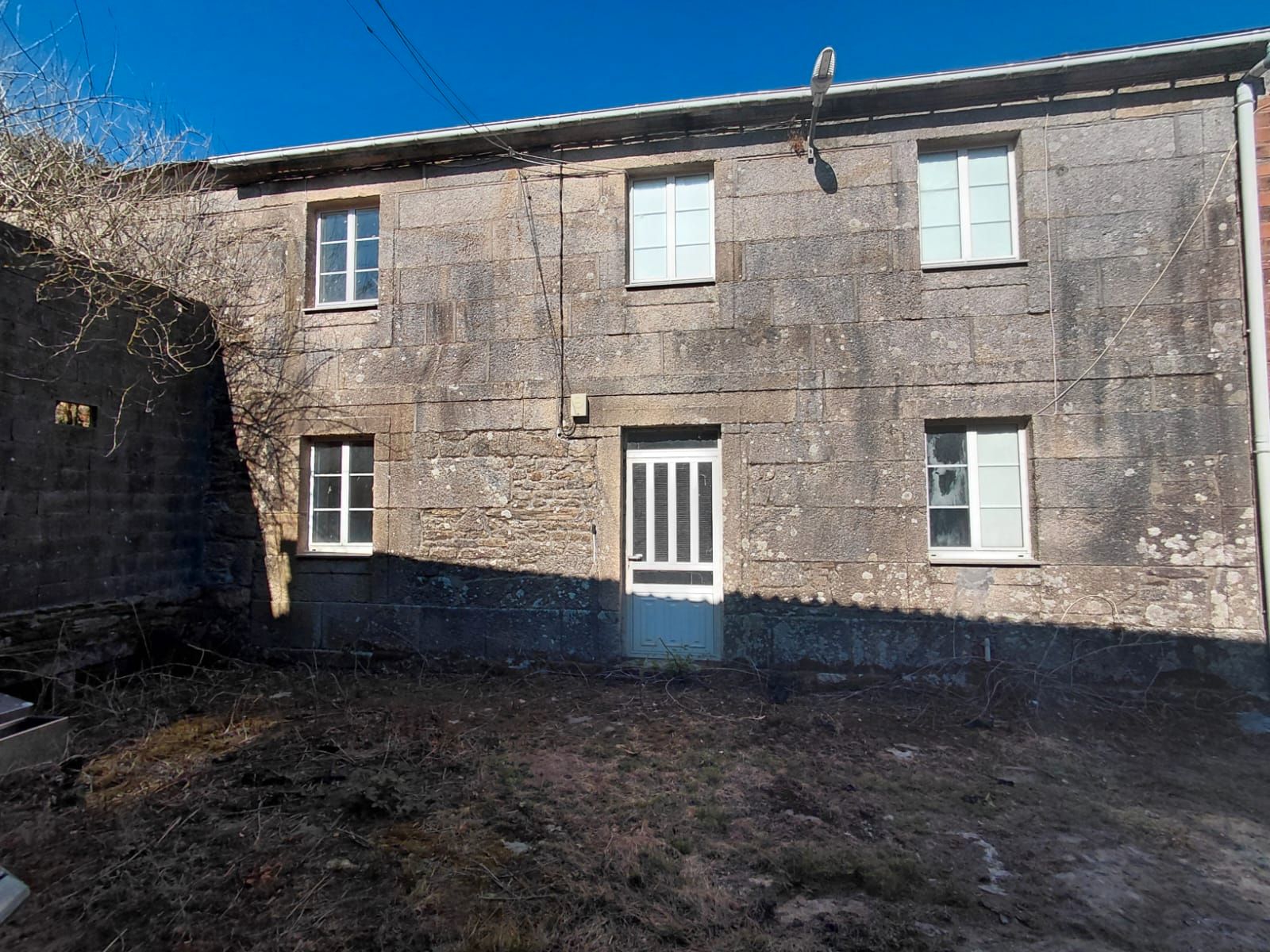 Vista exterior de Finca rústica en venda en Aranga amb Jardí privat i Traster