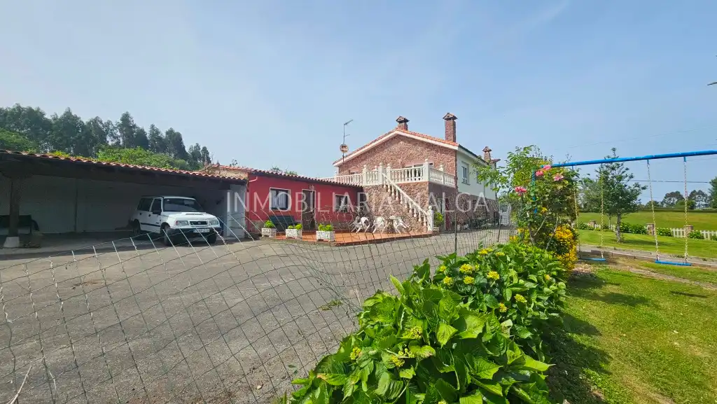 Vista exterior de Casa o chalet en venta en Colunga con Calefacción, Jardín privado y Parquet