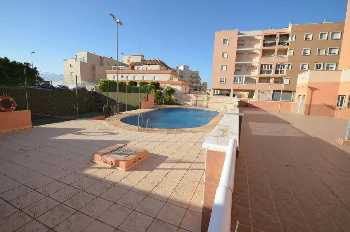 Piscina de Piso de alquiler en Roquetas de Mar con Terraza, Amueblado y Piscina comunitaria