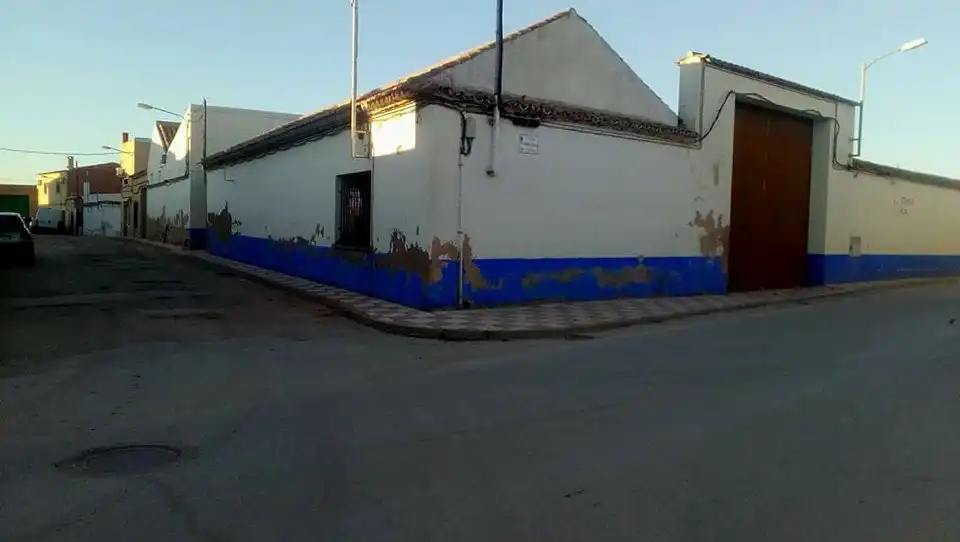 Vista exterior de Nave industrial en venta en La Villa de Don Fadrique