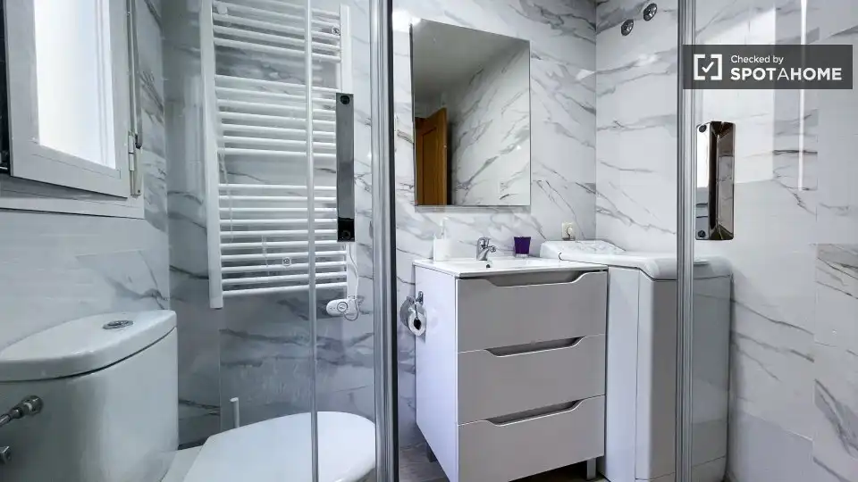 Room in Tres Olivos - Valverde