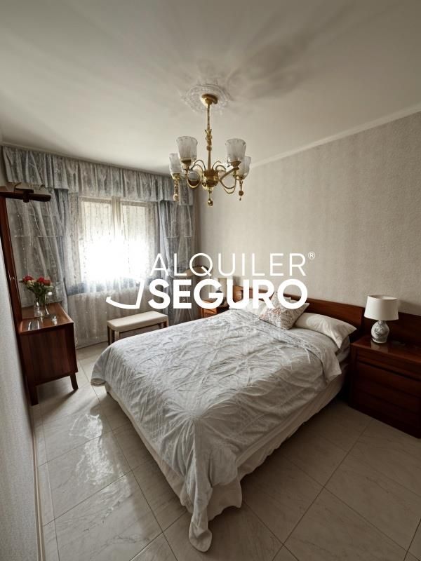 Habitación de Piso de alquiler en  Madrid Capital con Aire acondicionado, Calefacción y Amueblado