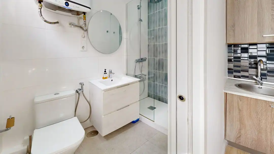 Bathroom of Flat for sale in Madrid  with Air Conditioner, Heating and Furnished