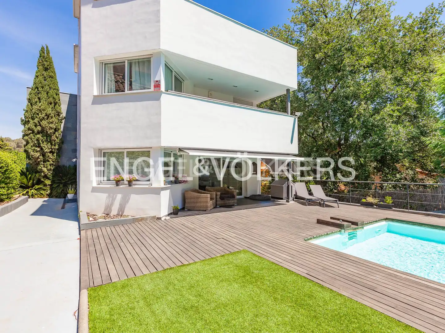 Exterior view of Houses for sale in Sant Cugat del Vallès  with Air Conditioner, Heating and Private garden