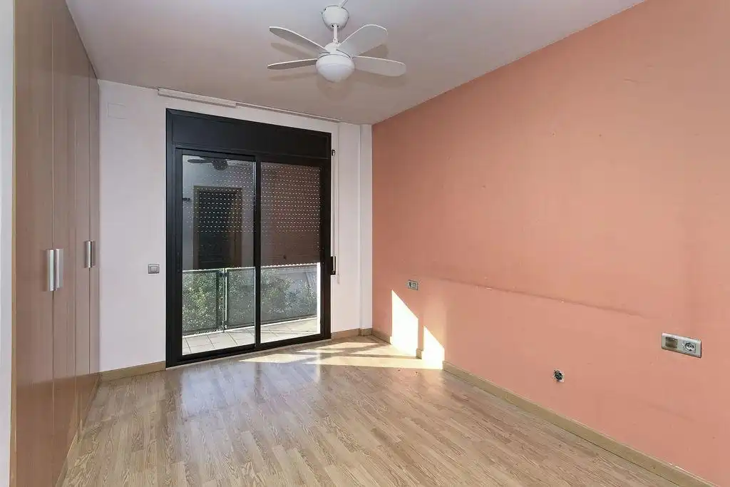 Dormitori de Casa o xalet en venda en Vilanova i la Geltrú amb Terrassa i Balcó