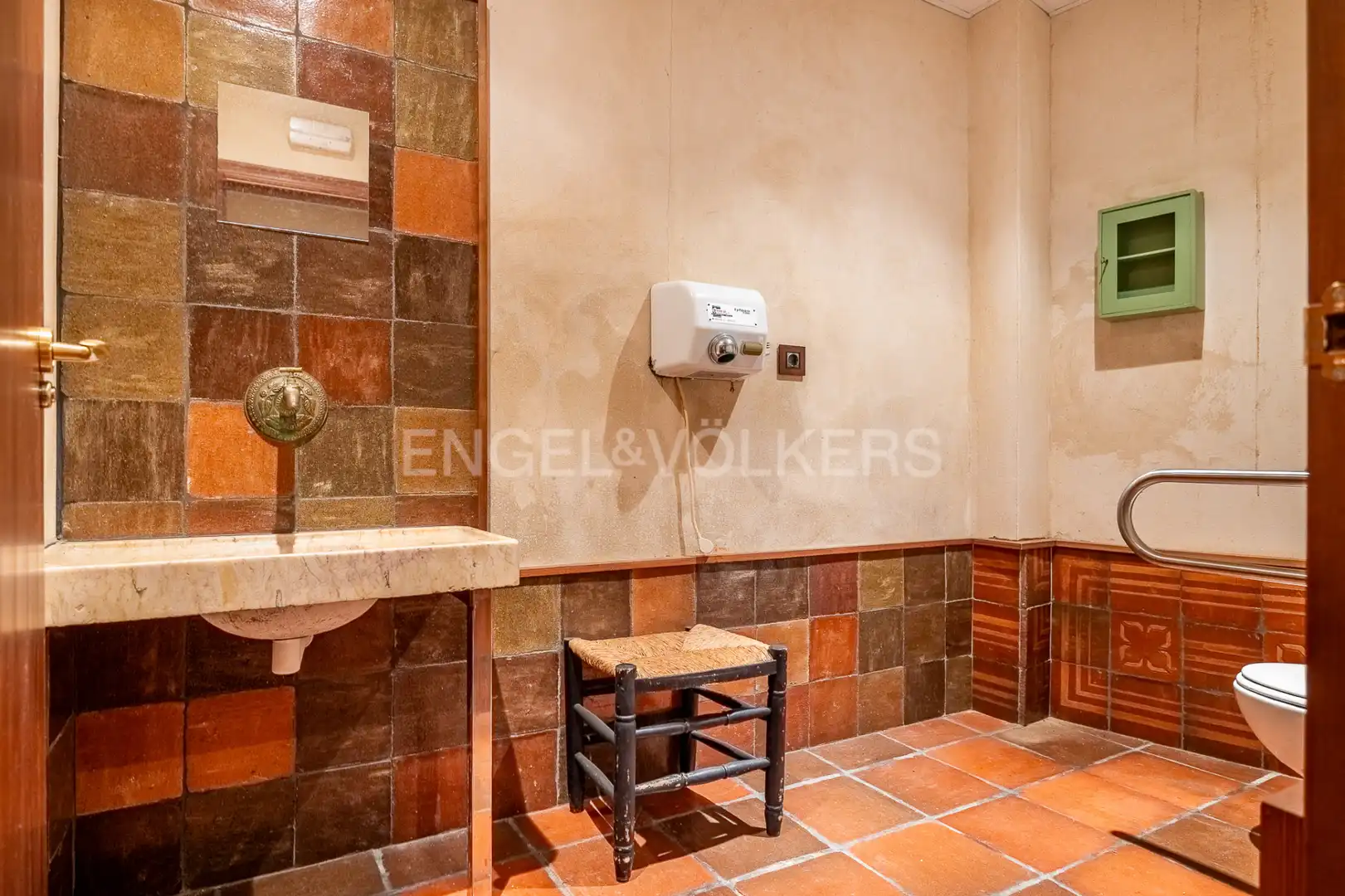 Bathroom of Commercial properties for sale in Villanueva del Ariscal  with Air Conditioner, Heating and Furnished