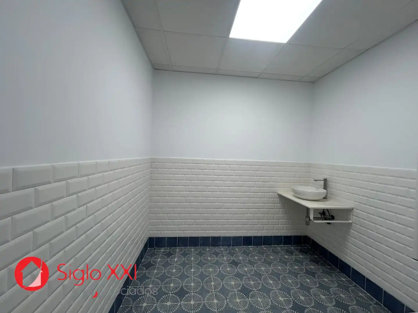 Bathroom of Commercial properties for rent in Vila-real
