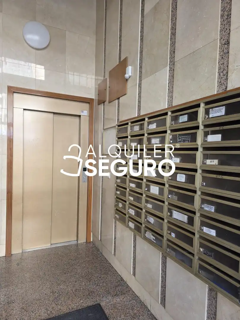 Piso de alquiler en Burgos con Calefacción, Terraza y Amueblado