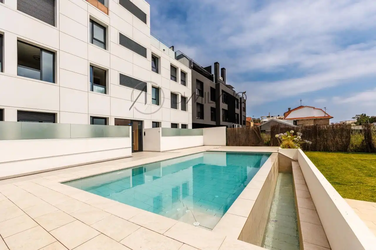 Piscina de Ático en venta en Vigo  con Calefacción, Terraza y Piscina