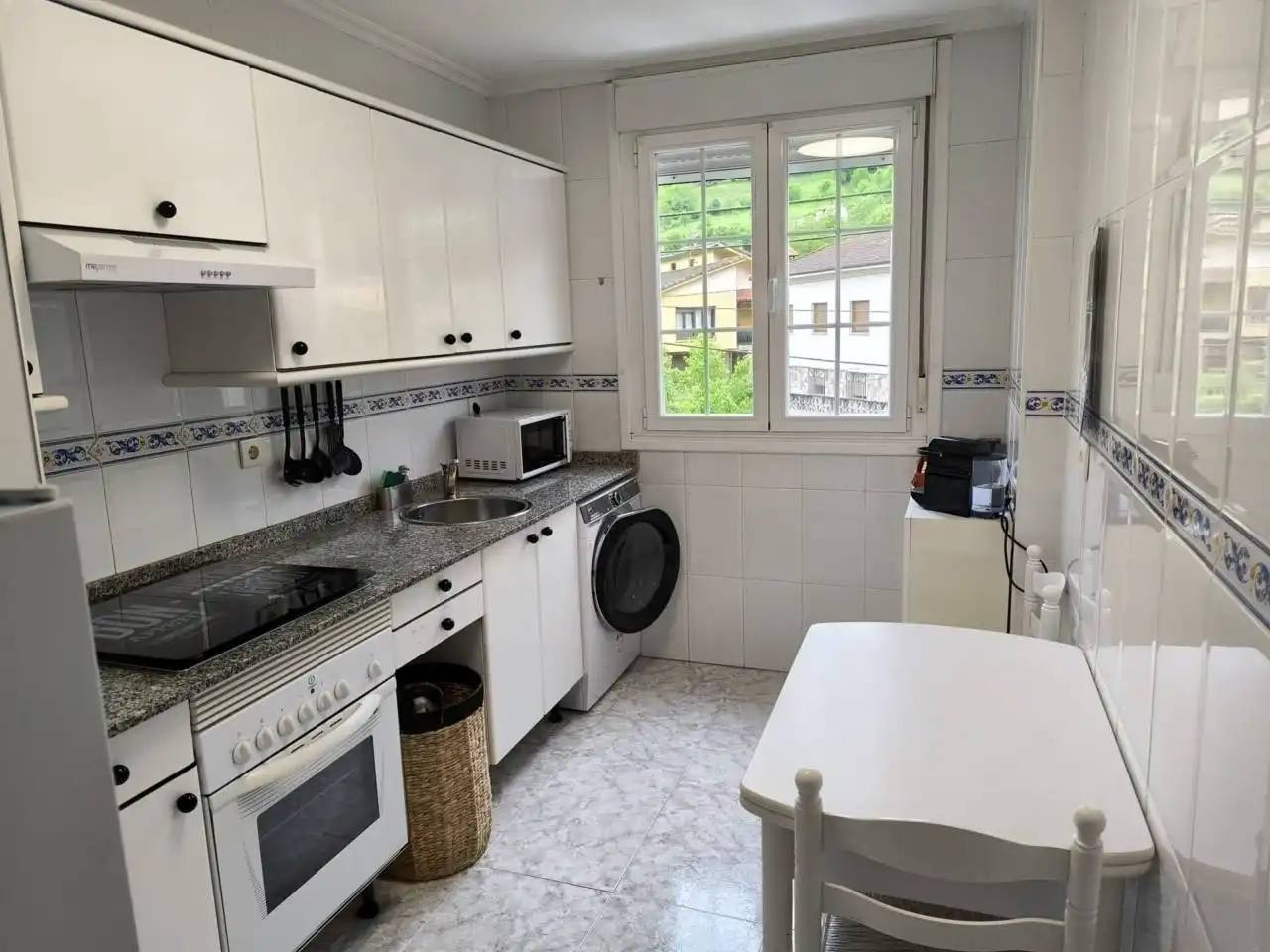 Kitchen of Flat for rent in Aller  with Heating, Parquet flooring and Furnished