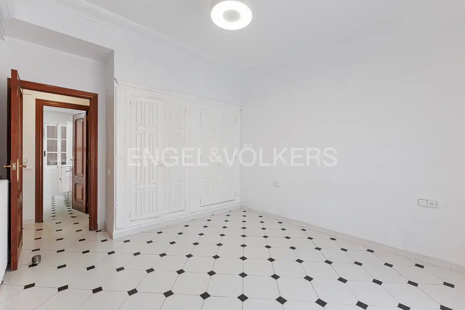 Wohnung zur Miete in Valencia mit Klimaanlage, Heizung und Terrasse