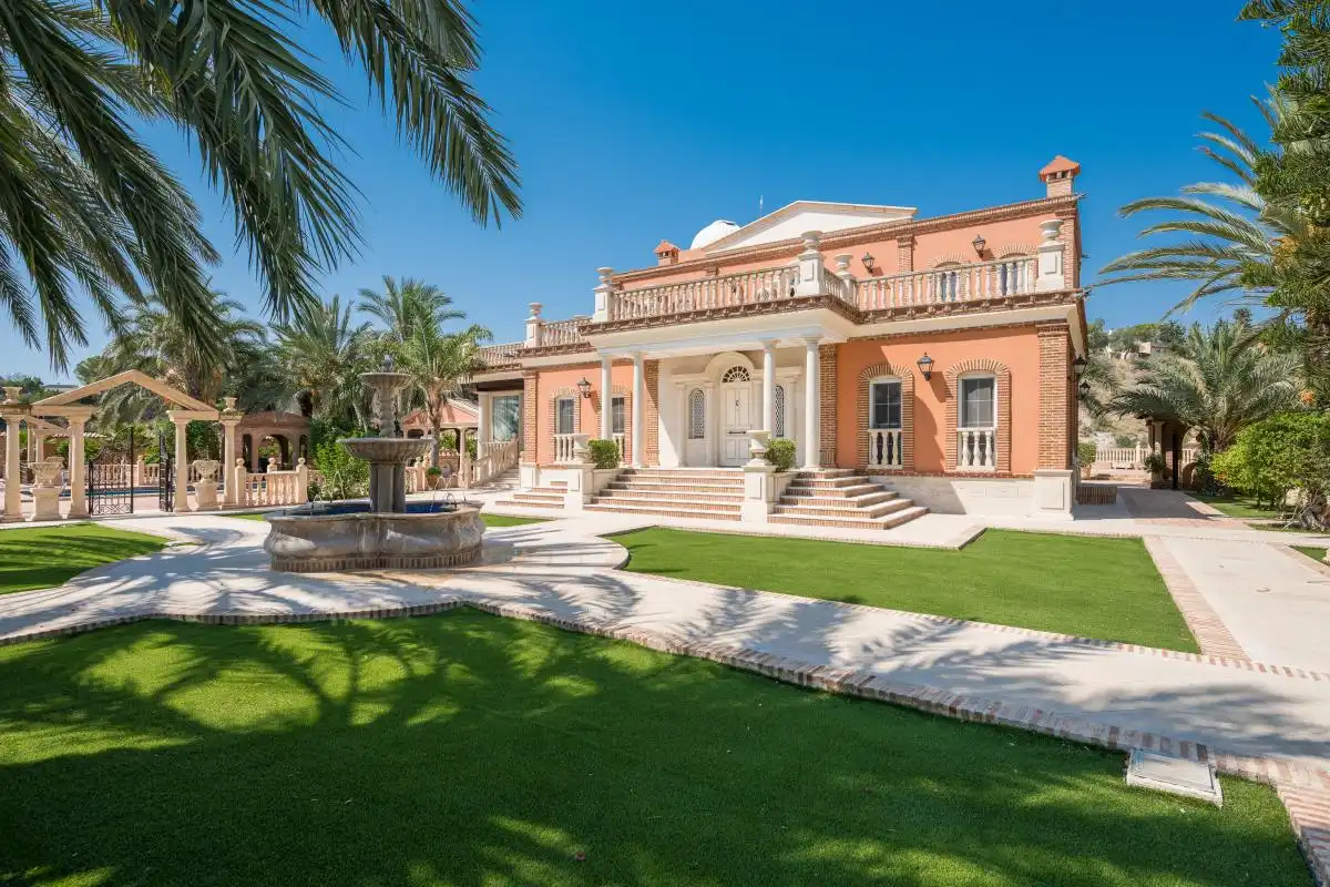 Vista exterior de Casa o xalet en venda en Elche / Elx amb Aire condicionat, Calefacció i Jardí privat