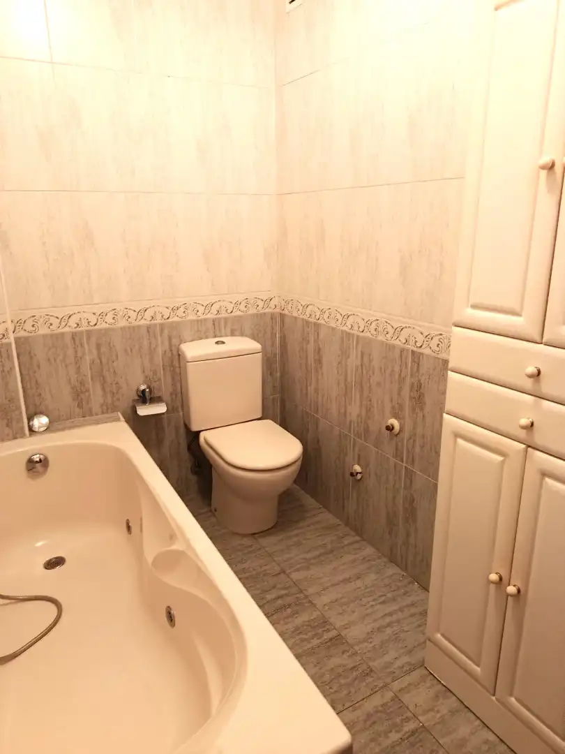 Baño de Piso de alquiler en Santander con Calefacción y Amueblado