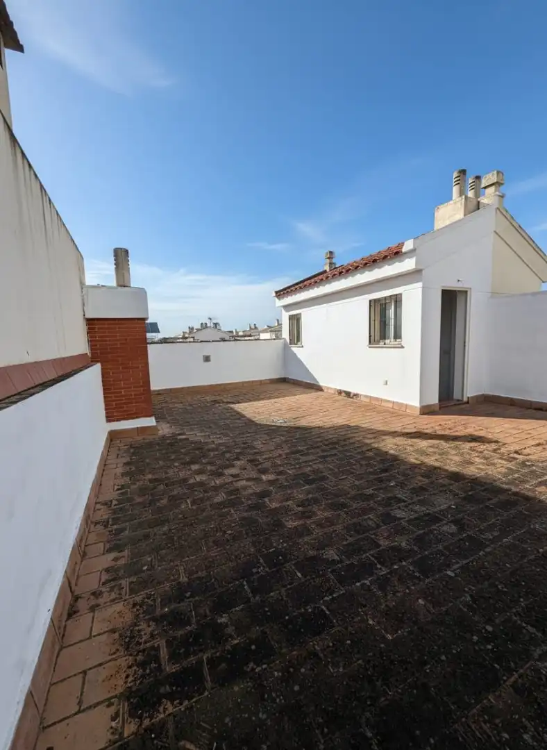 Terrasse von Einfamilien-Reihenhaus zum Verkauf in Dos Hermanas mit Klimaanlage, Möbliert und Ofen