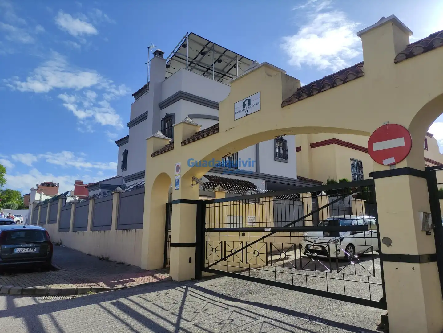 Vista exterior de Casa o chalet en venta en Tomares con Piscina comunitaria