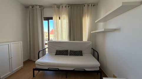 Foto 5 de Estudio de alquiler en Castillejos - Cuzco, Madrid Capital