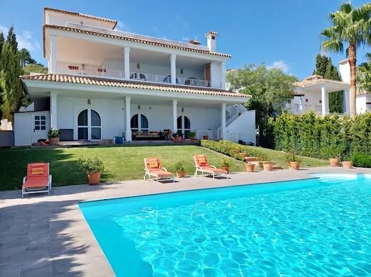 Vista exterior de Casa o xalet en venda en Benalup-Casas Viejas amb Aire condicionat, Calefacció i Jardí privat