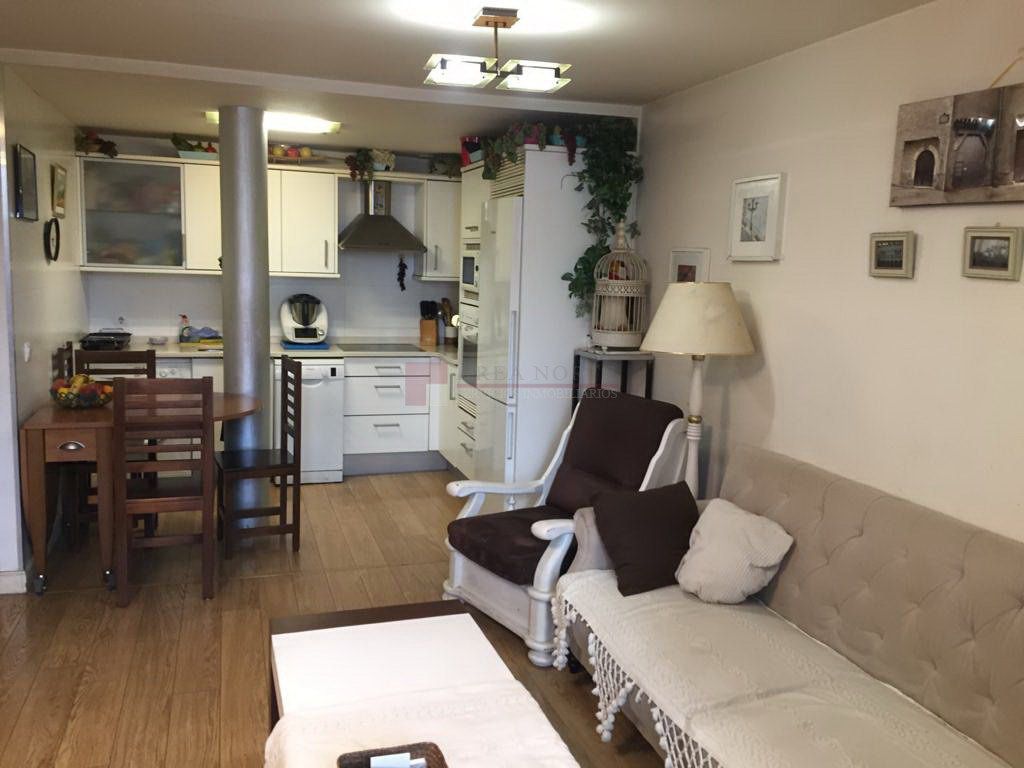 Living room of Flat for sale in Vitoria - Gasteiz  with Parquet flooring, Storage room and Balcony