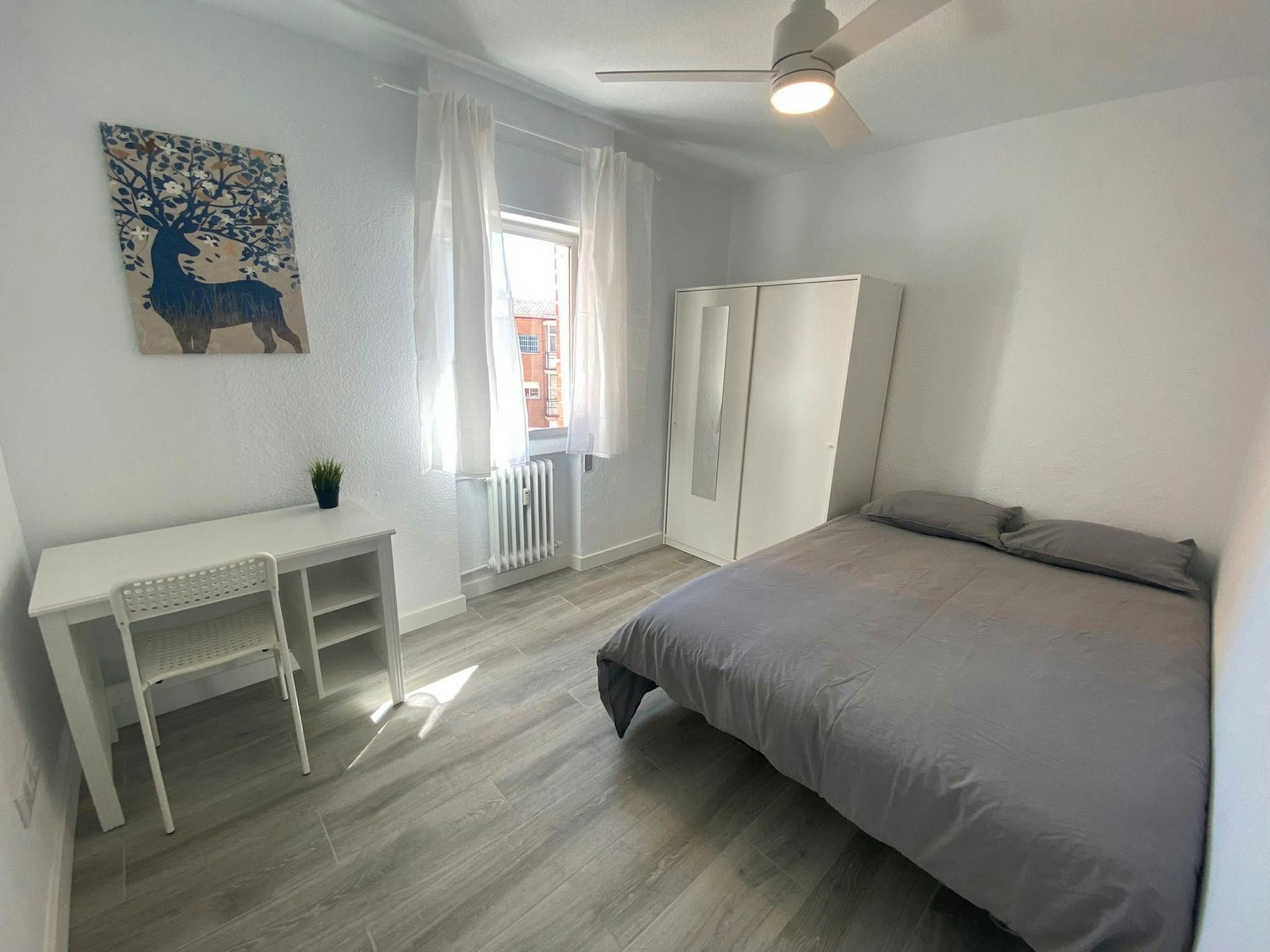 Bedroom of Flat to share in  Madrid Capital  with Heating, Furnished and Washing machine