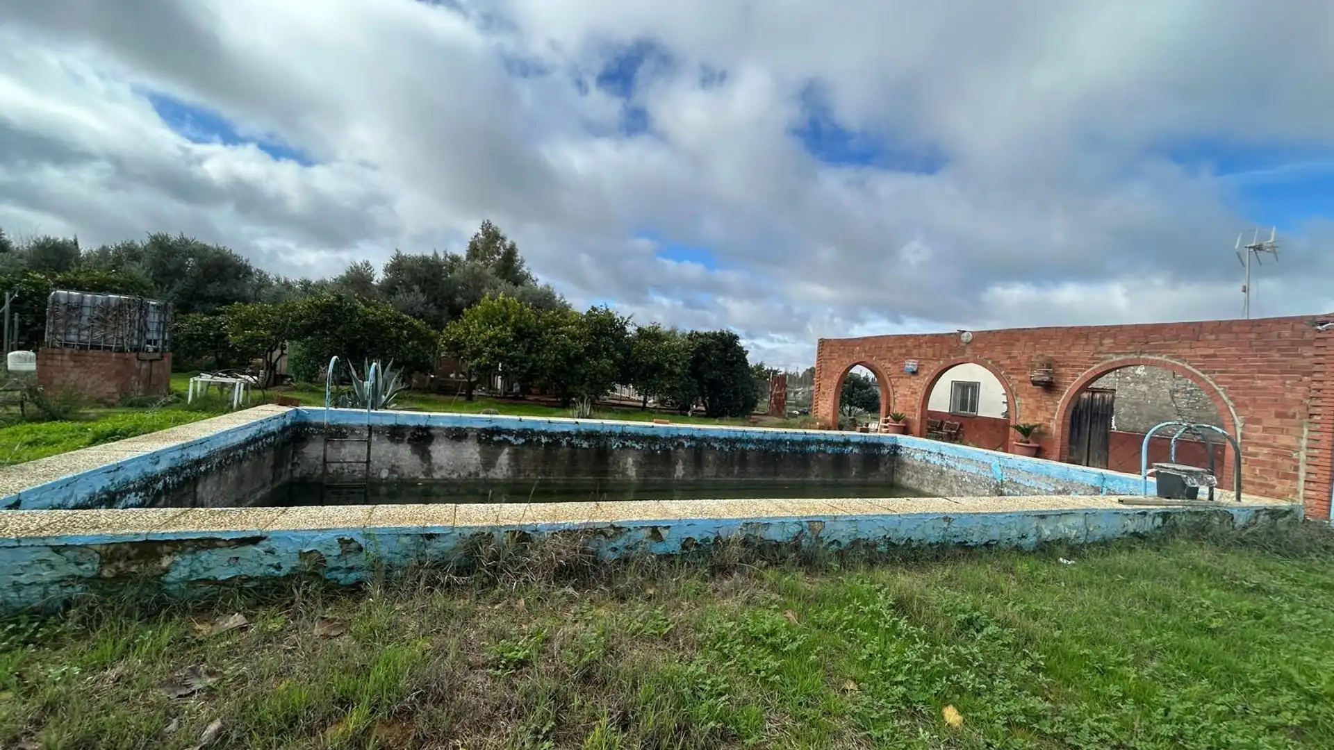 Swimming pool of Country homes for sale in Utrera