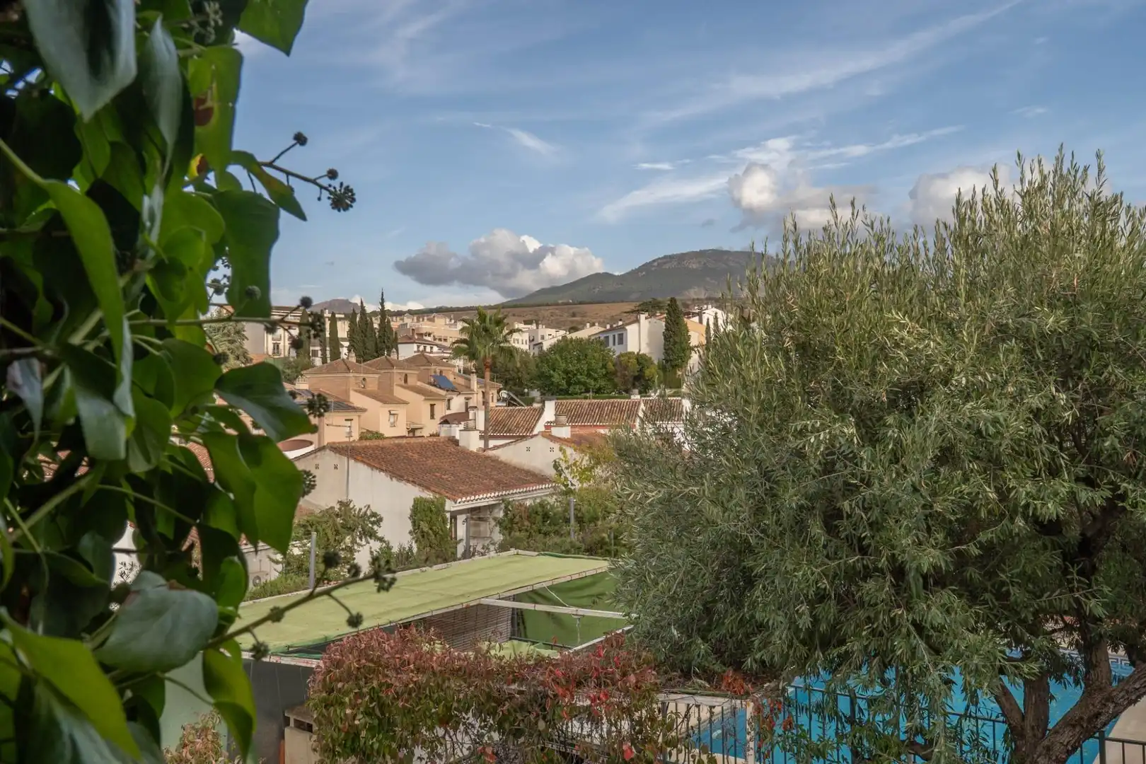Vista exterior de Casa o xalet en venda en La Zubia amb Calefacció, Jardí privat i Terrassa