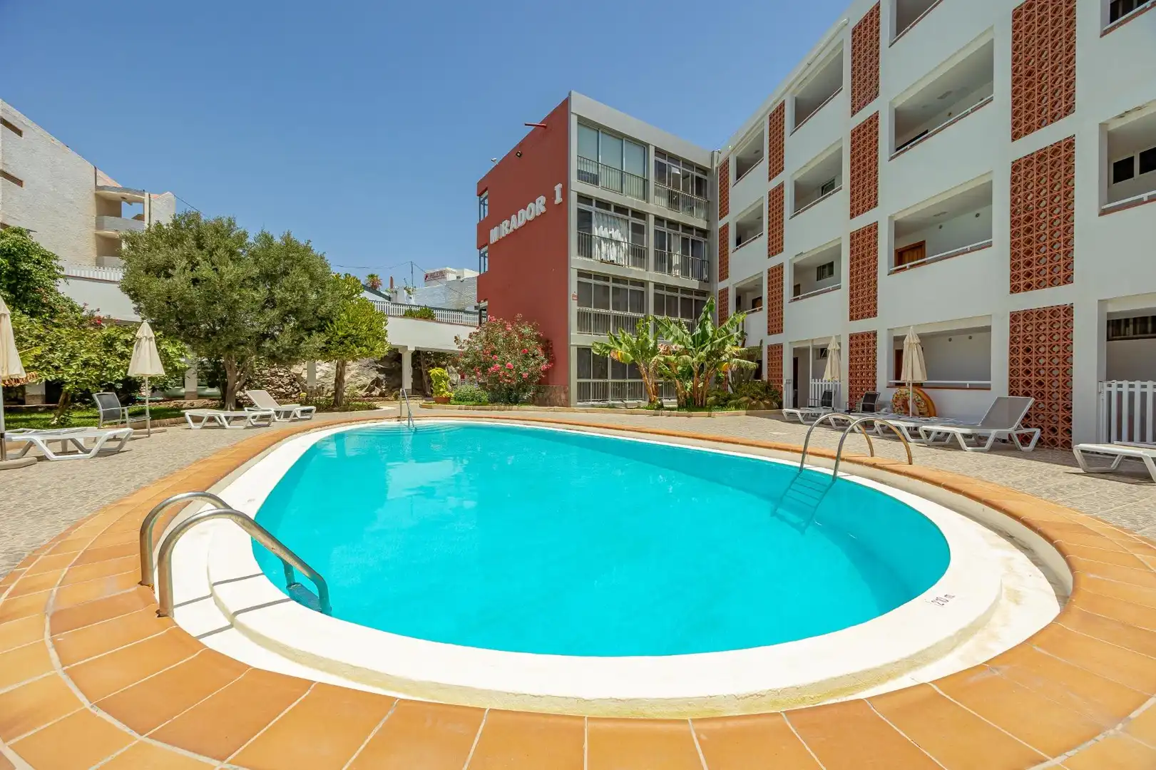 Piscina de Estudio en venta en San Bartolomé de Tirajana con Aire acondicionado, Amueblado y Piscina comunitaria