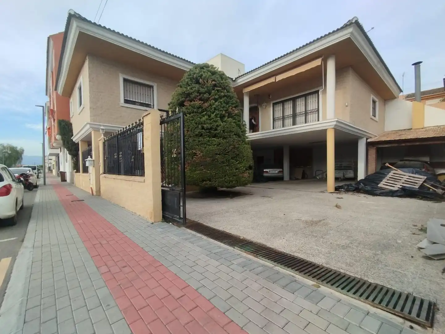 Casa con terraza en venta en Calle MAESTRO SERRANO