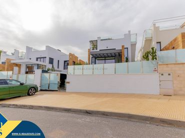Chalet con jardín en venta en Orihuela Costa