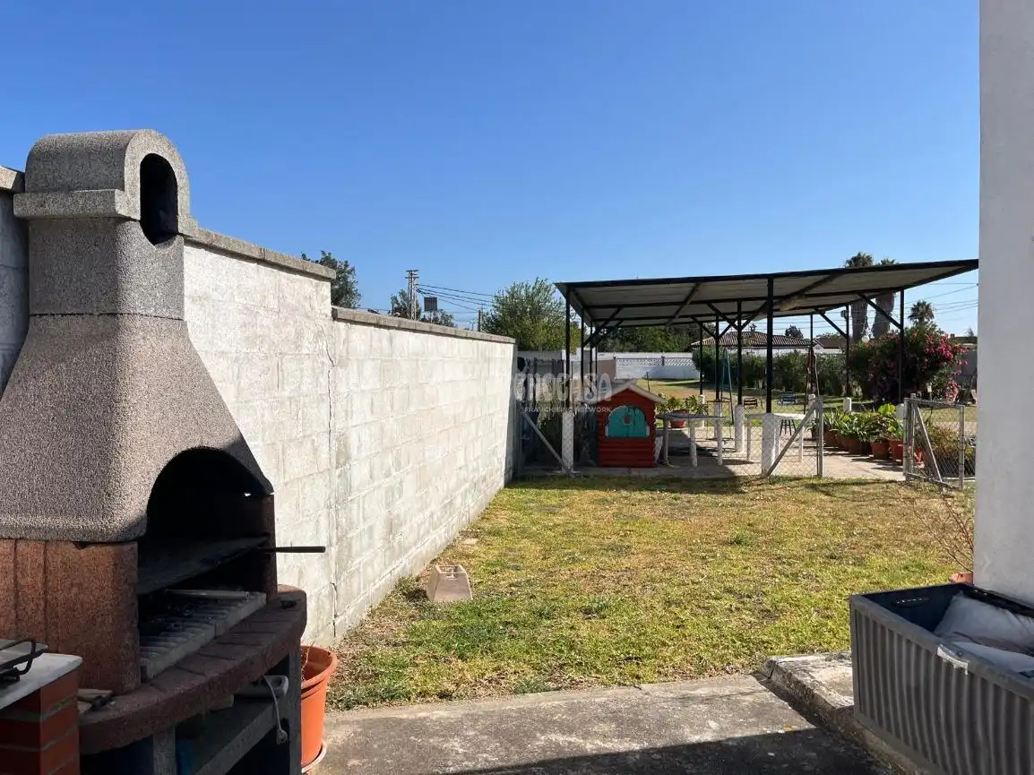 Vista exterior de Finca rústica en venda en Chiclana de la Frontera amb Terrassa i Moblat