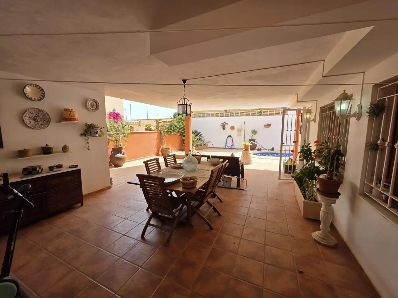 Casa con piscina en venta en Calle Venezuela