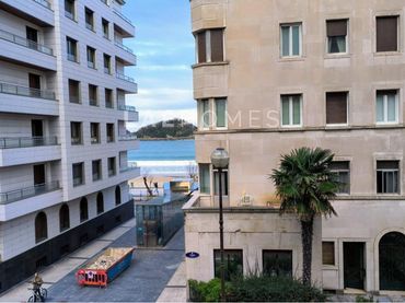 Pis amb balcó en venda a Calle Calle de la Marina