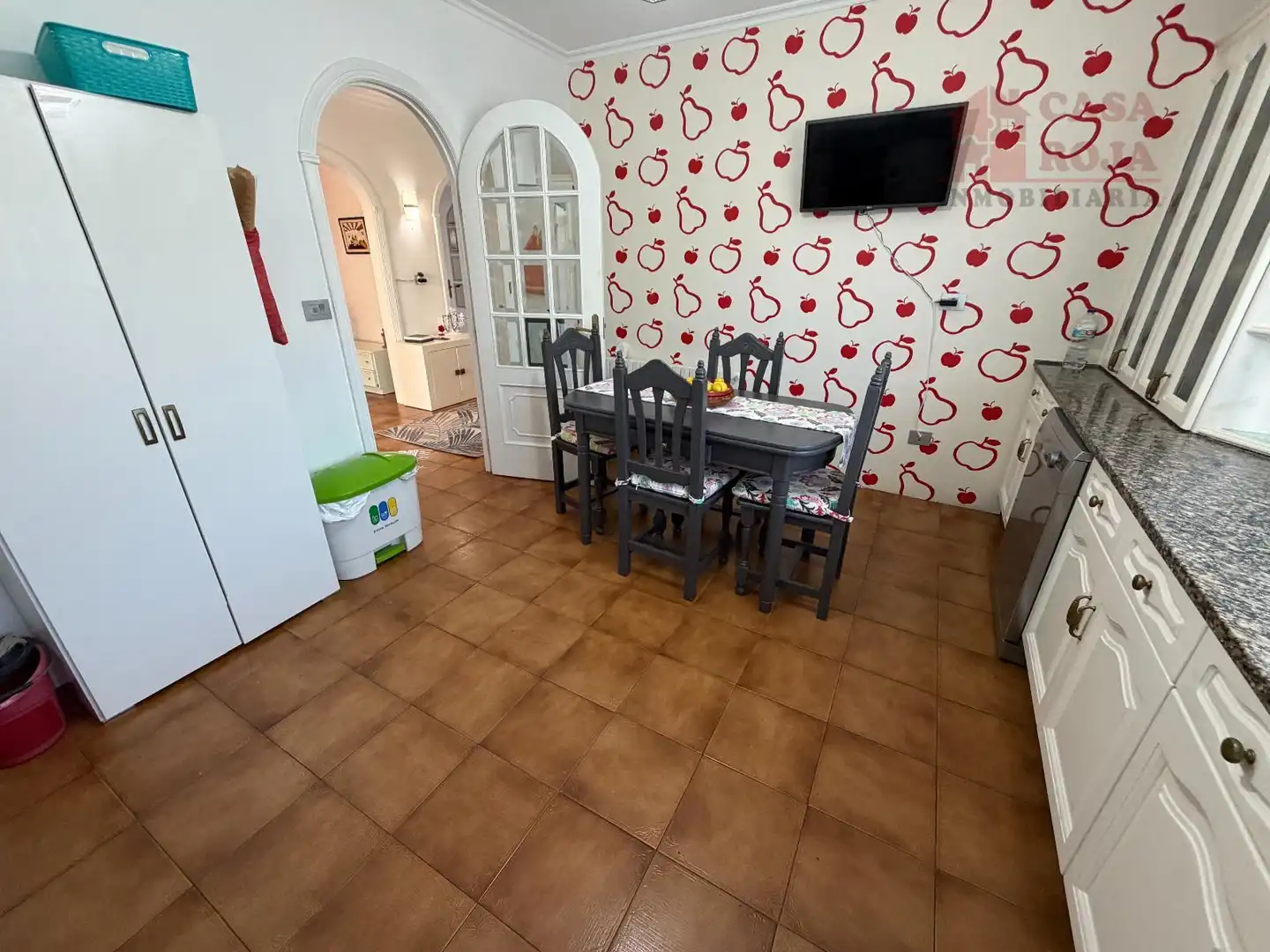 Cuina de Casa o xalet en venda en Cangas  amb Calefacció, Terrassa i Moblat