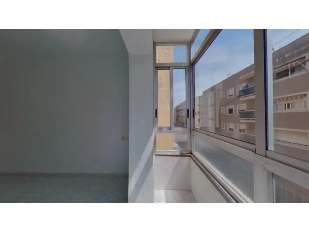 Piso en venta en Carrer Vint-I-Un, imagen 3
