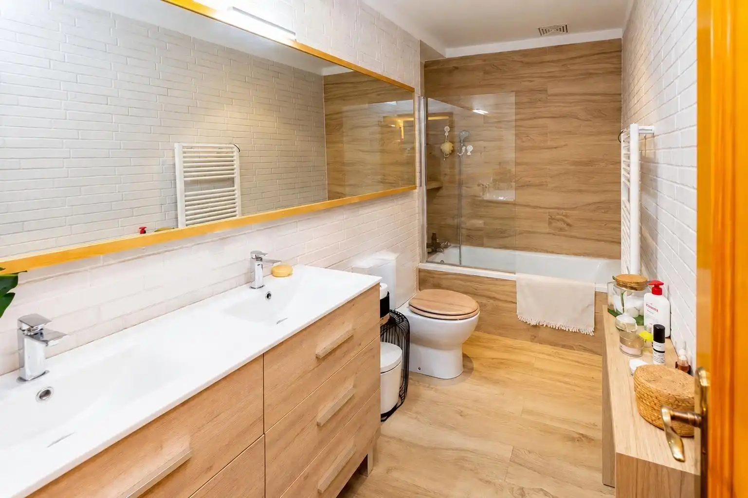 Bathroom of Houses for sale in Calvià  with Air Conditioner, Terrace and Balcony