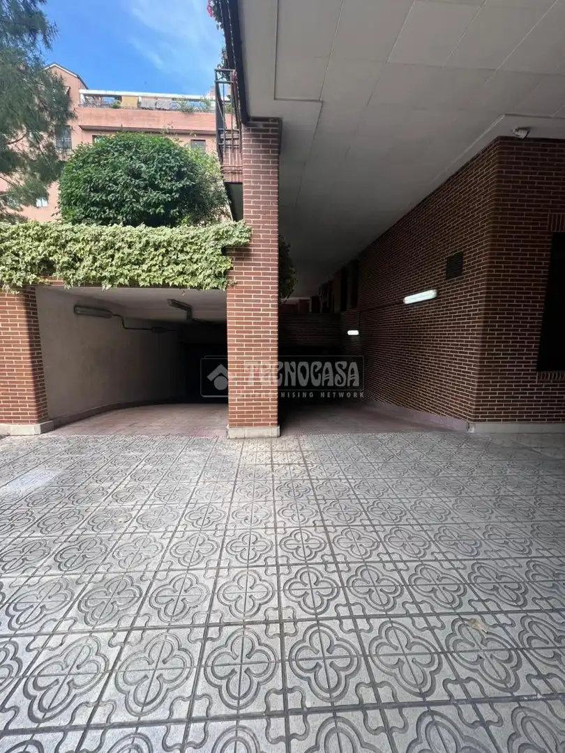 Exterior view of Garage for sale in Madrid