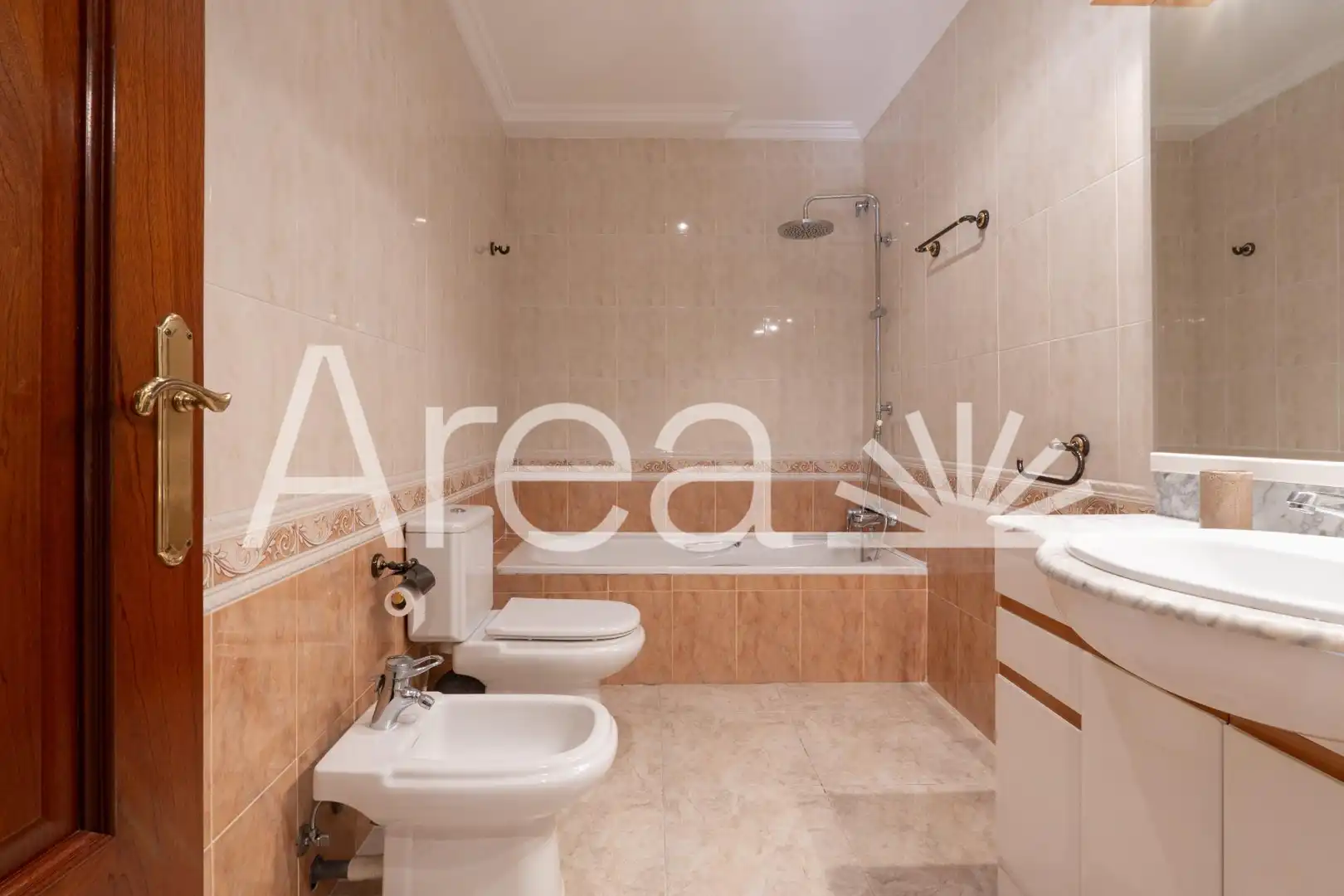 Bany de Casa o xalet en venda en Mataró amb Jardí privat, Terrassa i Piscina