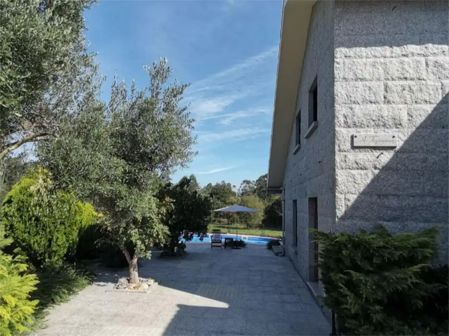 Vista exterior de Casa o xalet en venda en Tomiño amb Piscina i Balcó
