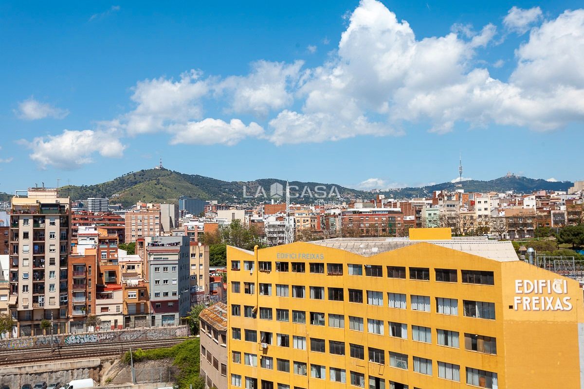Exterior view of Attic for sale in L'Hospitalet de Llobregat  with Terrace