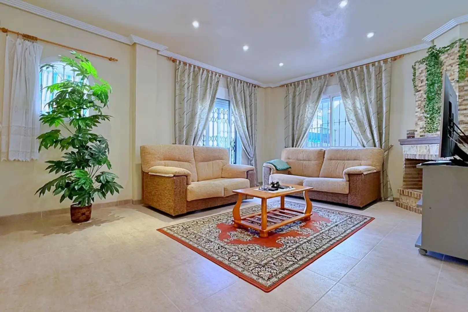 Sala d'estar de Casa o xalet en venda en Orihuela amb Calefacció, Jardí privat i Terrassa